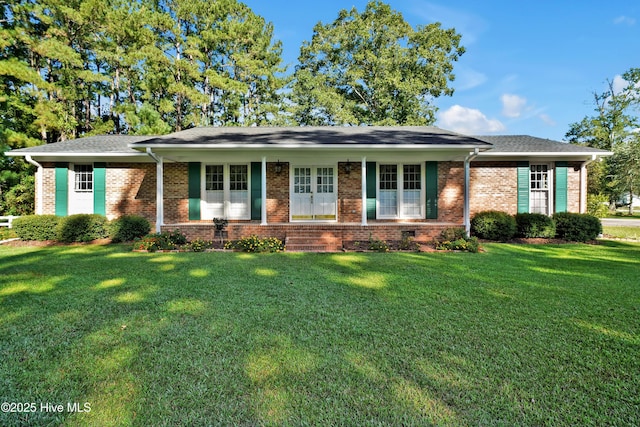 ranch-style home featuring brick siding and a front lawn