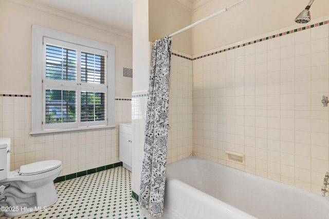 full bath featuring shower / bath combination with curtain, toilet, tile walls, wainscoting, and ornamental molding