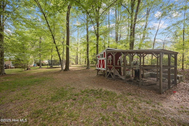 view of yard with exterior structure and an outbuilding