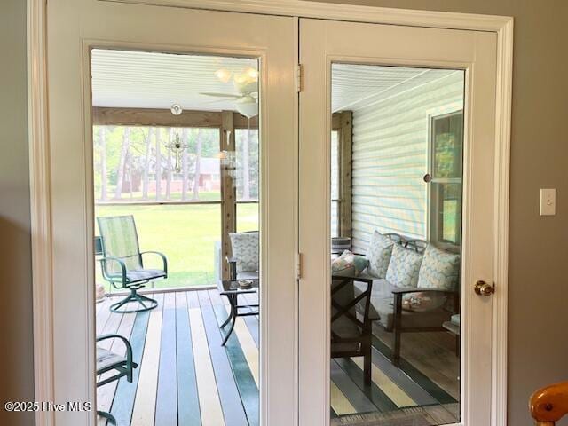 entryway featuring ceiling fan and wood finished floors