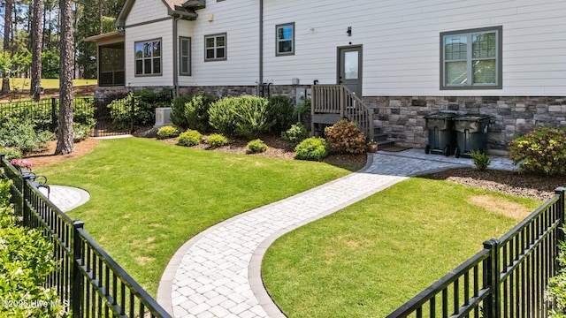 100 Holly Springs Ct, Southern Pines, NC 28387 - view of yard featuring fence