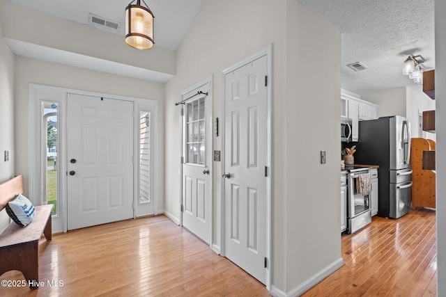 508 Commons Way, Wilmington, NC 28409 - entrance foyer featuring light wood-style floors and baseboards