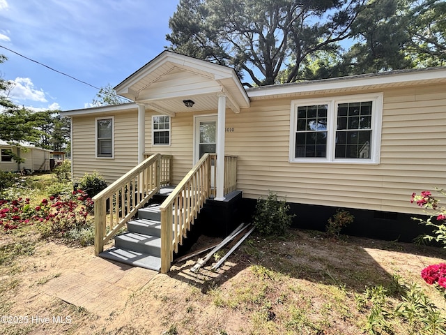1010 Warren St, Clinton, NC 28328 - view of front of home with crawl space