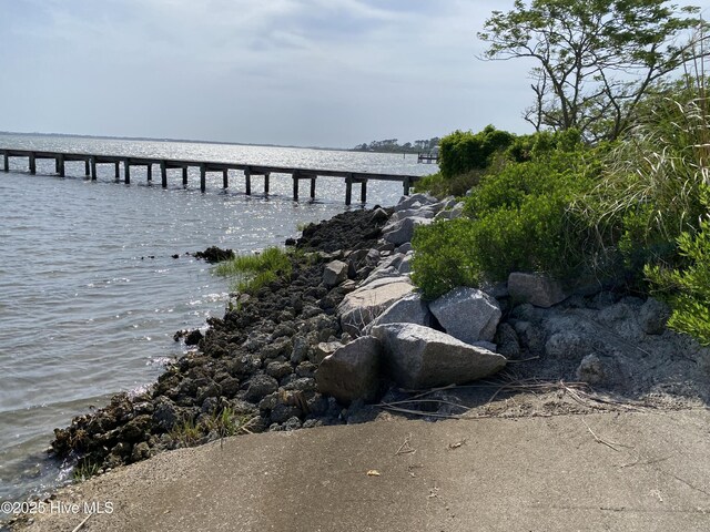 340 Sleepy Point Rd, Gloucester, NC 28528
