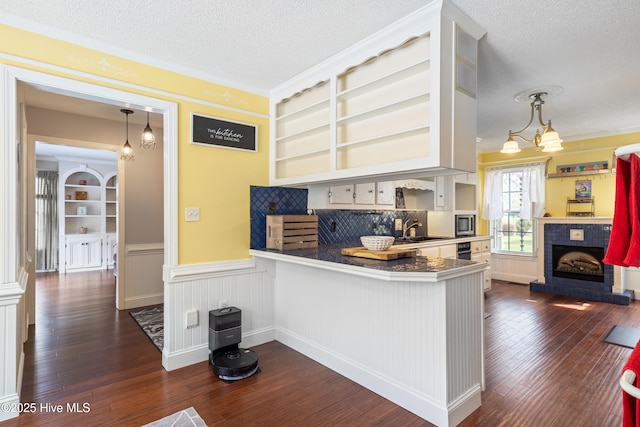 1714 Darian Dr, Elizabeth City, NC 27909 - kitchen featuring wainscoting, a sink, a textured ceiling, and dark wood-type flooring