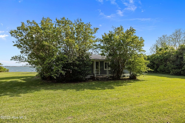 view of yard featuring a water view