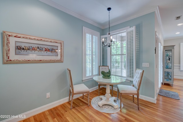 dining space with ornamental molding, visible vents, light wood finished floors, and baseboards
