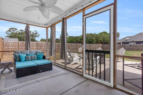 sunroom / solarium featuring outdoor lounge area, ceiling fan, and plenty of natural light