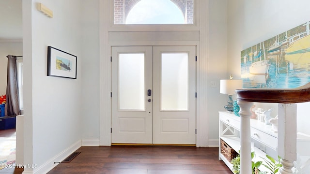 2417 Turtle Bay Dr, New Bern, NC 28562 - entryway featuring visible vents, baseboards, a towering ceiling, and wood finished floors
