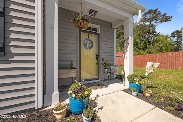 entrance to property with fence