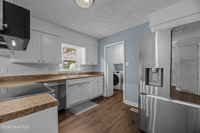 kitchen featuring dark wood-style flooring, washer and dryer, white cabinetry, a sink, and stainless steel appliances