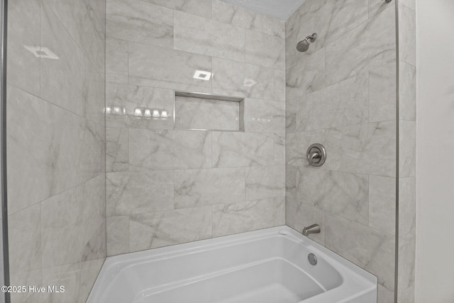 full bath with shower / bathtub combination