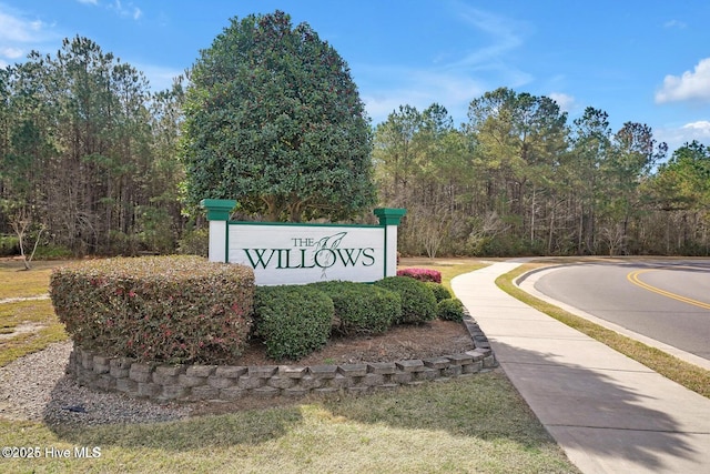 view of community / neighborhood sign