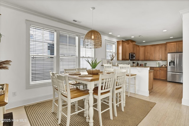 dining room with light wood-style floors, ornamental molding, recessed lighting, and visible vents