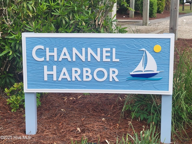 view of community / neighborhood sign