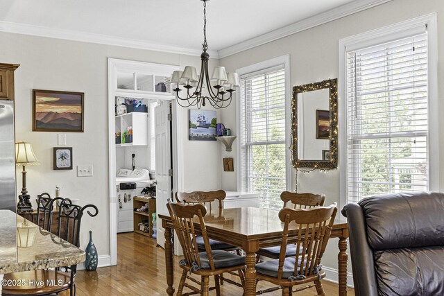 living area featuring crown molding, recessed lighting, ceiling fan, and wood finished floors