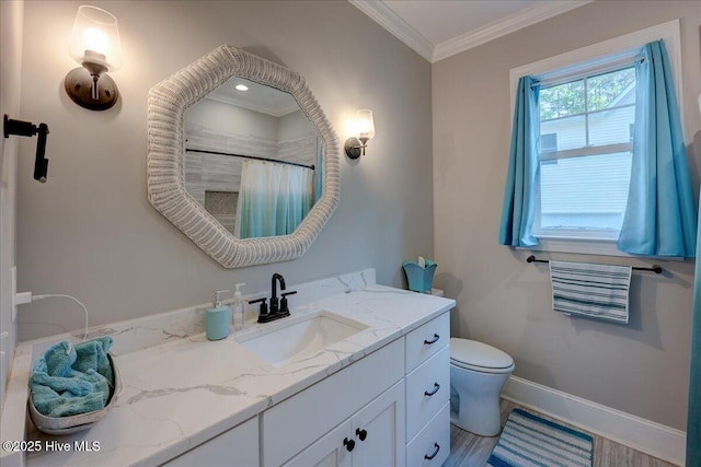 full bath with crown molding, vanity, toilet, baseboards, and a shower with curtain