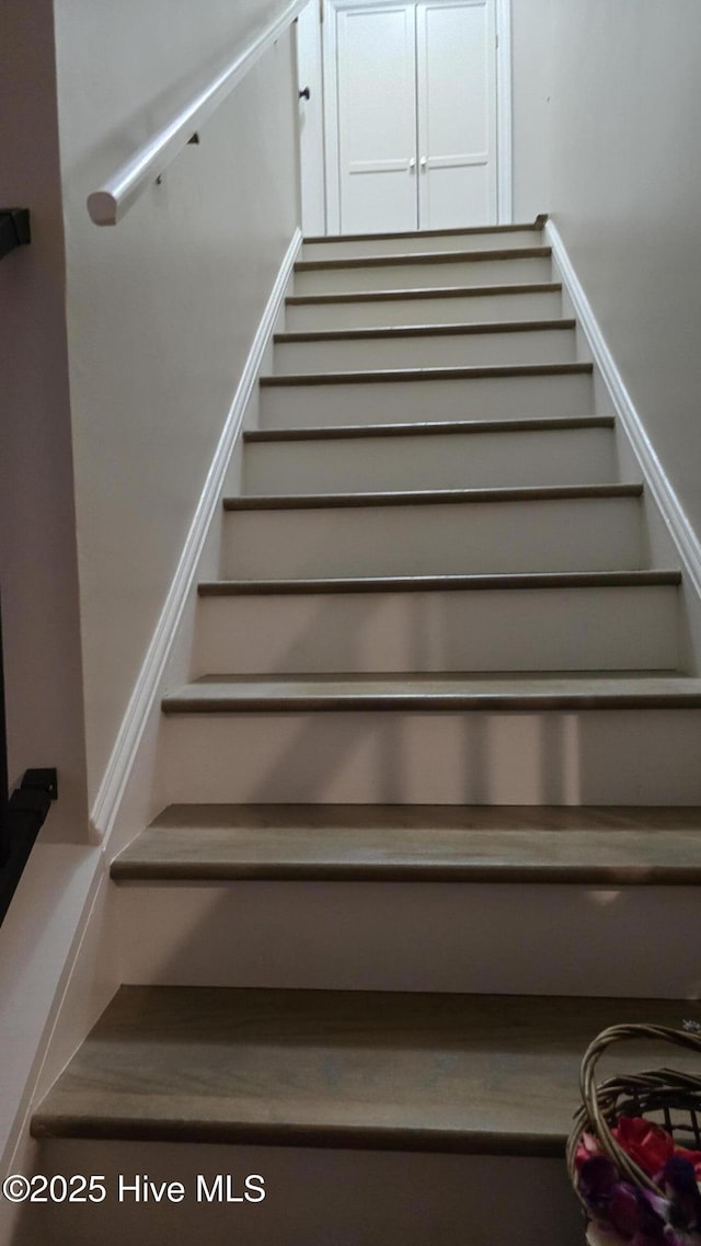 117 Foster Creek Ct, Swansboro, NC 28584 - full bathroom featuring toilet, a stall shower, vanity, baseboards, and visible vents