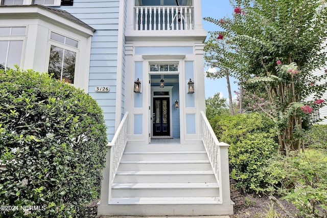 entrance to property featuring a balcony