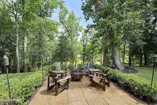 view of patio with a fire pit