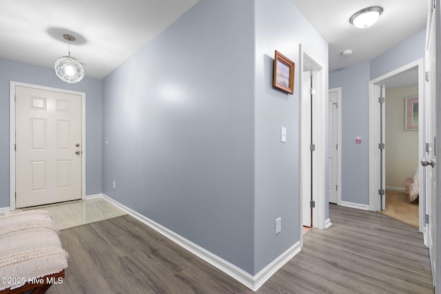 1516 Round Ridge Rd SE, Bolivia, NC 28422 - entrance foyer with baseboards and wood finished floors