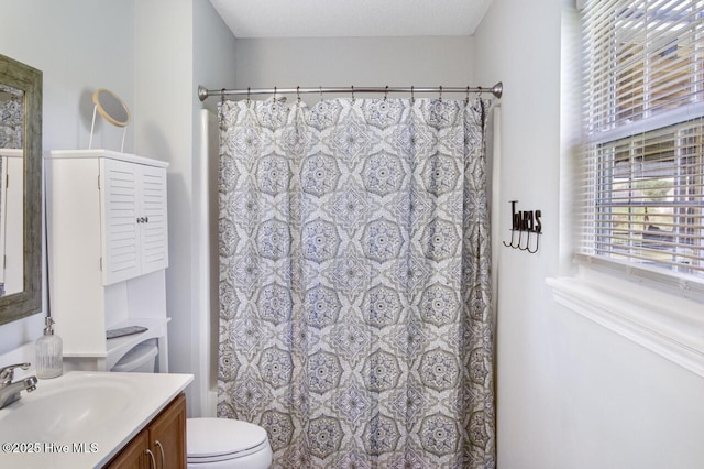 full bath with vanity, toilet, and a shower with shower curtain