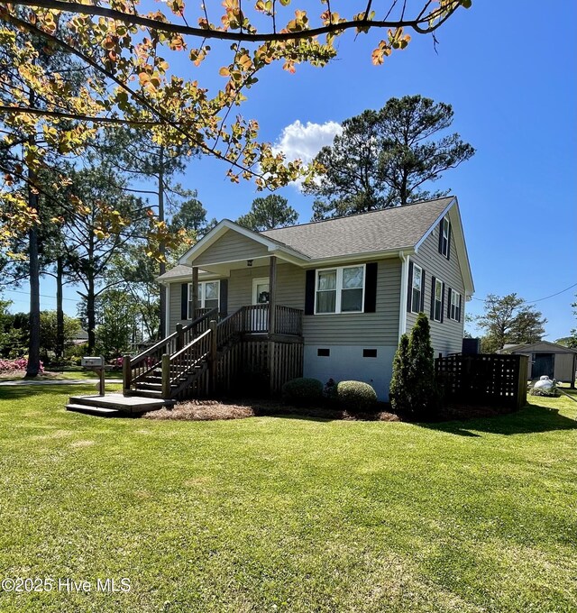 469 Lamont St, Belhaven, NC 27810 - ranch-style house with roof with shingles and a front yard