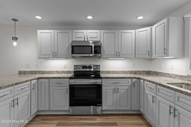 822 N Lord St, Southport, NC 28461 - kitchen with pendant lighting, a sink, appliances with stainless steel finishes, light wood-style floors, and recessed lighting