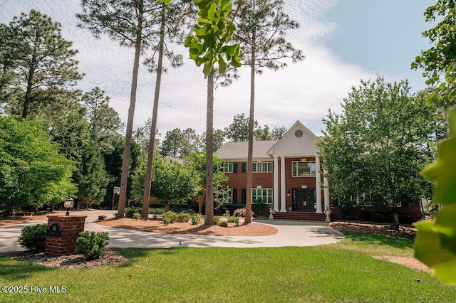 16 Mulbren Ct, Pinehurst, NC 28374 - view of front facade featuring a front yard