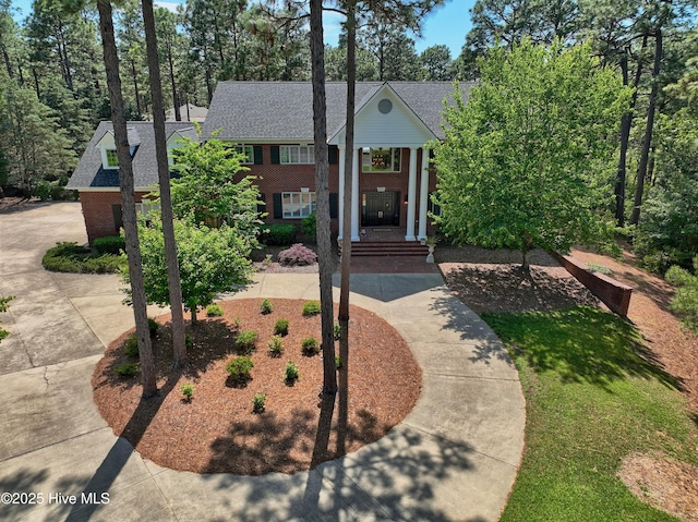 16 Mulbren Ct, Pinehurst, NC 28374 - greek revival inspired property with a shingled roof