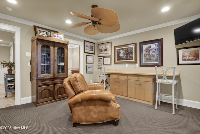 living area featuring crown molding, ceiling fan, carpet floors, recessed lighting, and baseboards