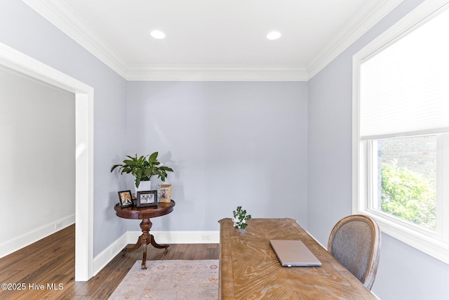 dining room with crown molding, recessed lighting, baseboards, and wood finished floors