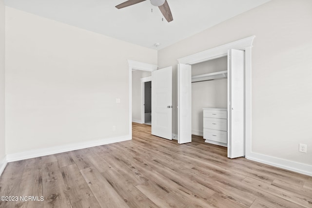 unfurnished bedroom with light wood-style floors, a ceiling fan, baseboards, and a closet