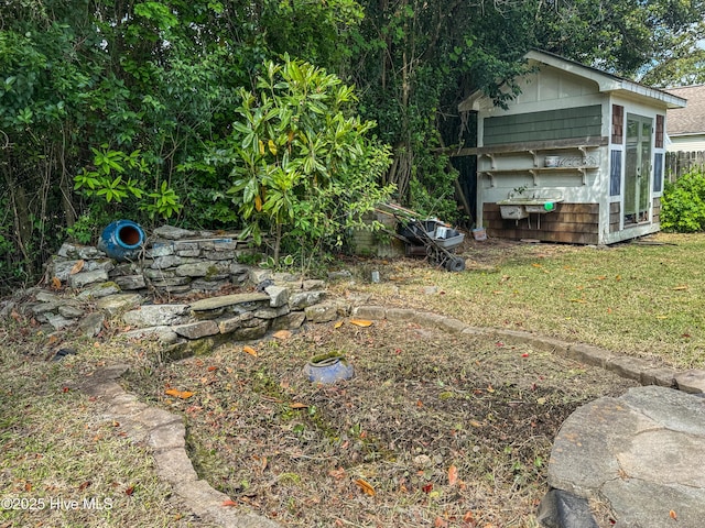 view of yard with a storage unit and an outdoor structure