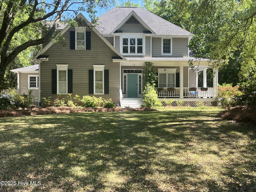 view of front of property featuring covered porch and a front yard