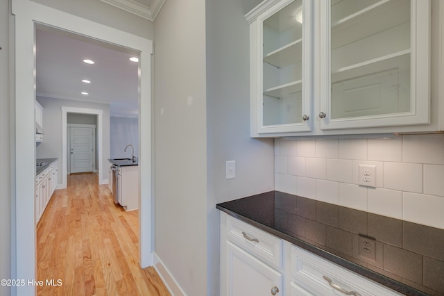 1012 Anchors Bend Way, Wilmington, NC 28411 - bar featuring recessed lighting, decorative backsplash, light wood finished floors, a sink, and crown molding