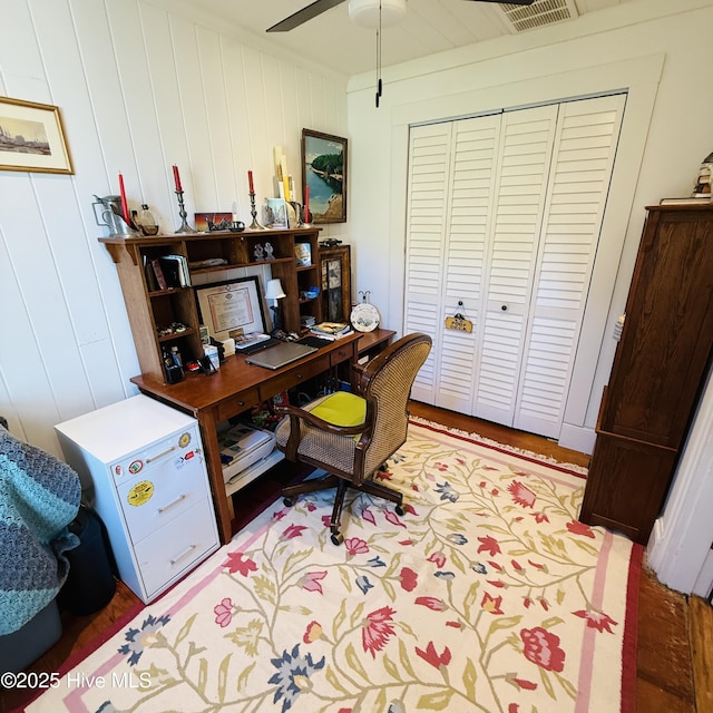 office with wood finished floors, visible vents, and ceiling fan