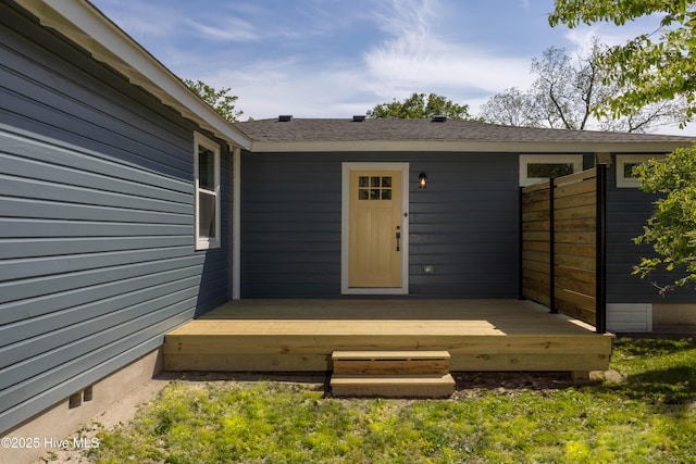 property entrance featuring a deck