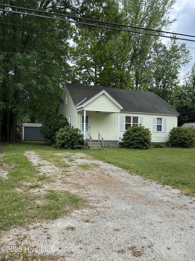 207 E Ashe St, Burgaw, NC 28425 - view of front of home with driveway and a front yard