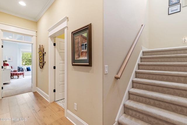 stairs with wood-type flooring, ornamental molding, baseboards, and recessed lighting