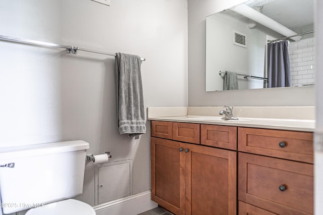1100 Clarendon St Unit 606, Fayetteville, NC 28305 - full bath with toilet, vanity, and curtained shower