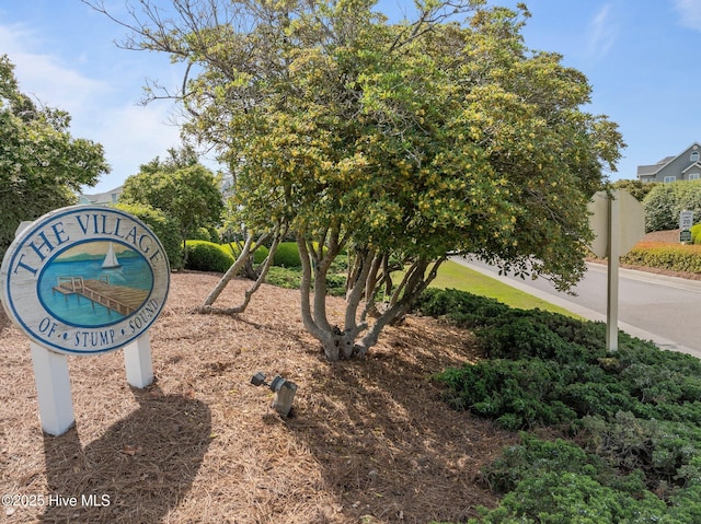 view of community / neighborhood sign