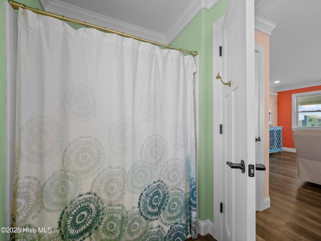 full bath with a shower with curtain, recessed lighting, baseboards, ornamental molding, and wood finished floors