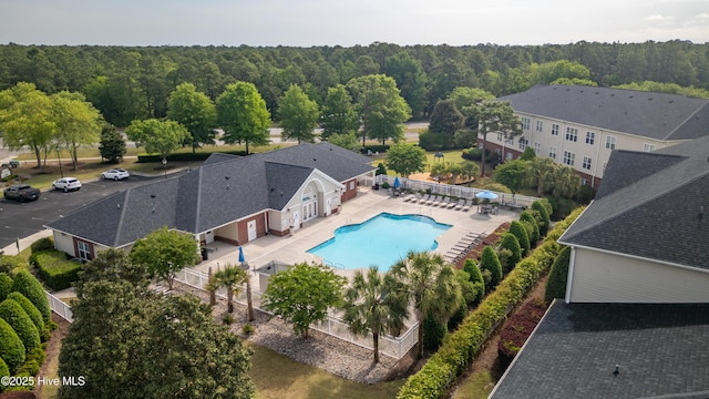 bird's eye view with a view of trees