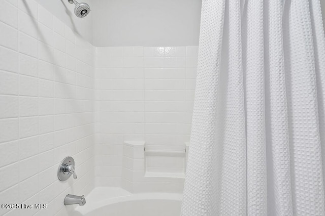 interior details with shower / bathtub combination with curtain