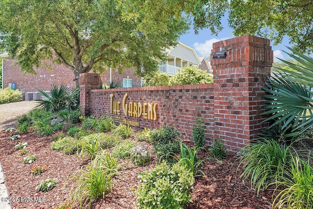 community sign featuring fence