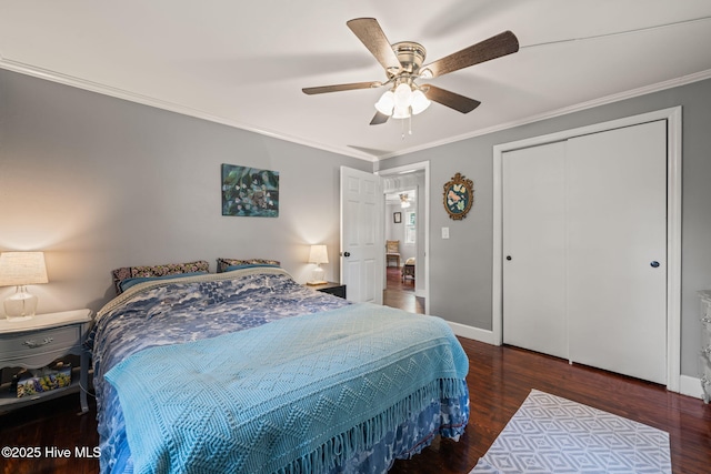 bedroom featuring baseboards, wood finished floors, ceiling fan, and crown molding