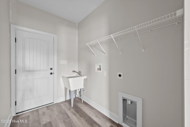 washroom with light wood-style floors, washer hookup, laundry area, electric dryer hookup, and baseboards