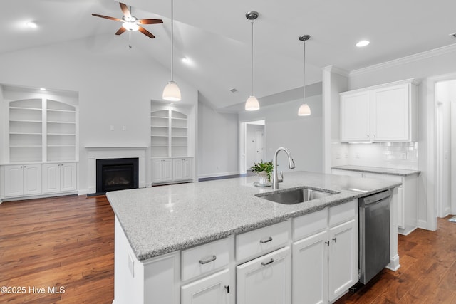 kitchen with a sink, dishwasher, built in features, an island with sink, and a ceiling fan