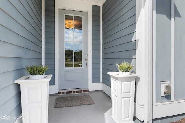 entrance to property featuring a porch